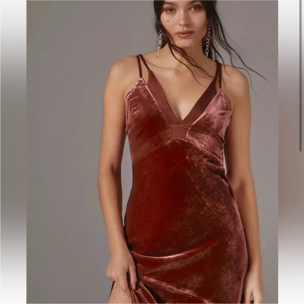 By Anthropologie velvet V neck double strap dress in Mulberry size 4 nwot